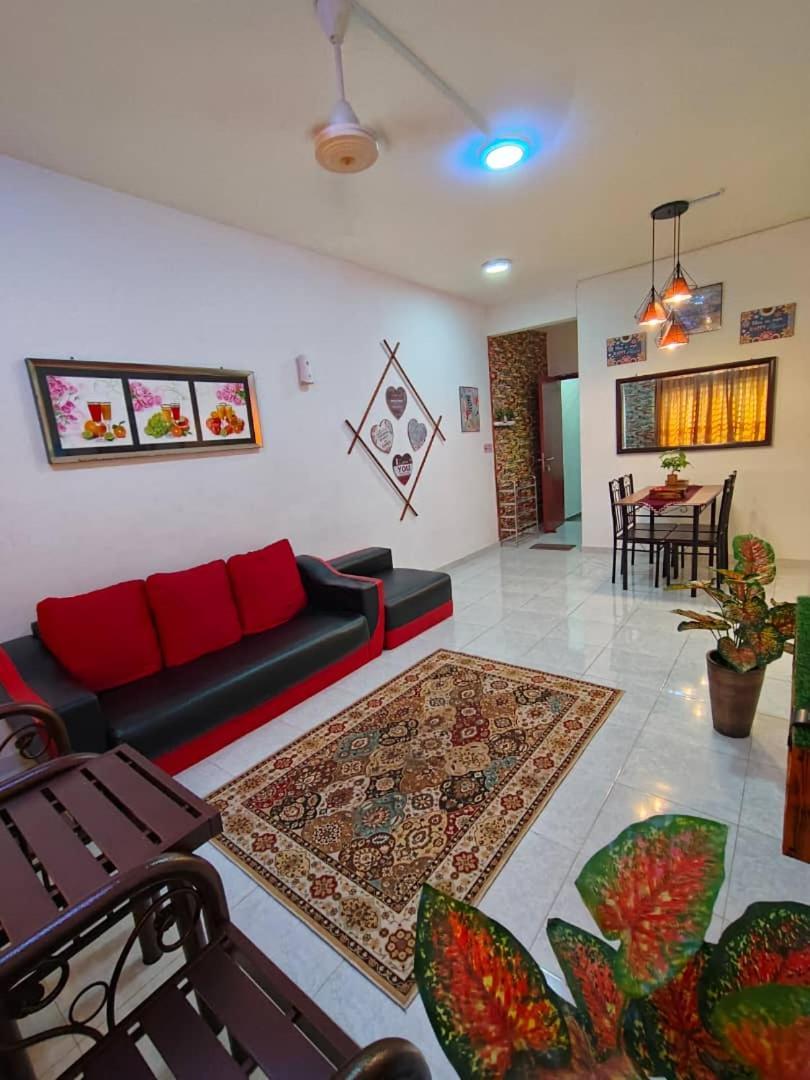 Homestay Budget Kuala Terengganu Tulipsia House מראה חיצוני תמונה